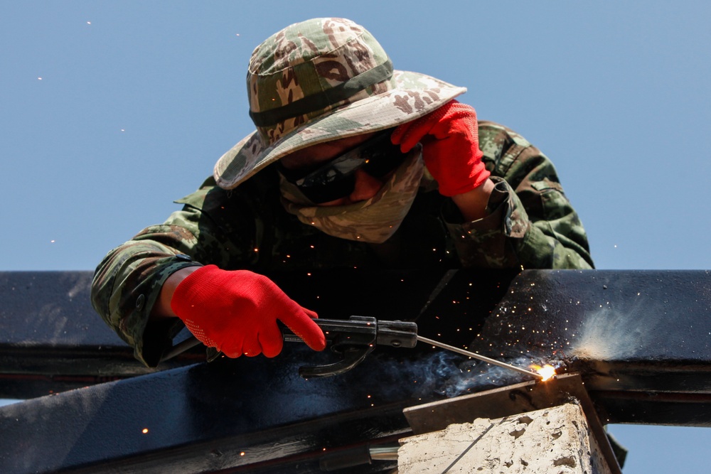 Cobra Gold 17, Construction At The at Ban Tha Kham Rai Duea Samakee School