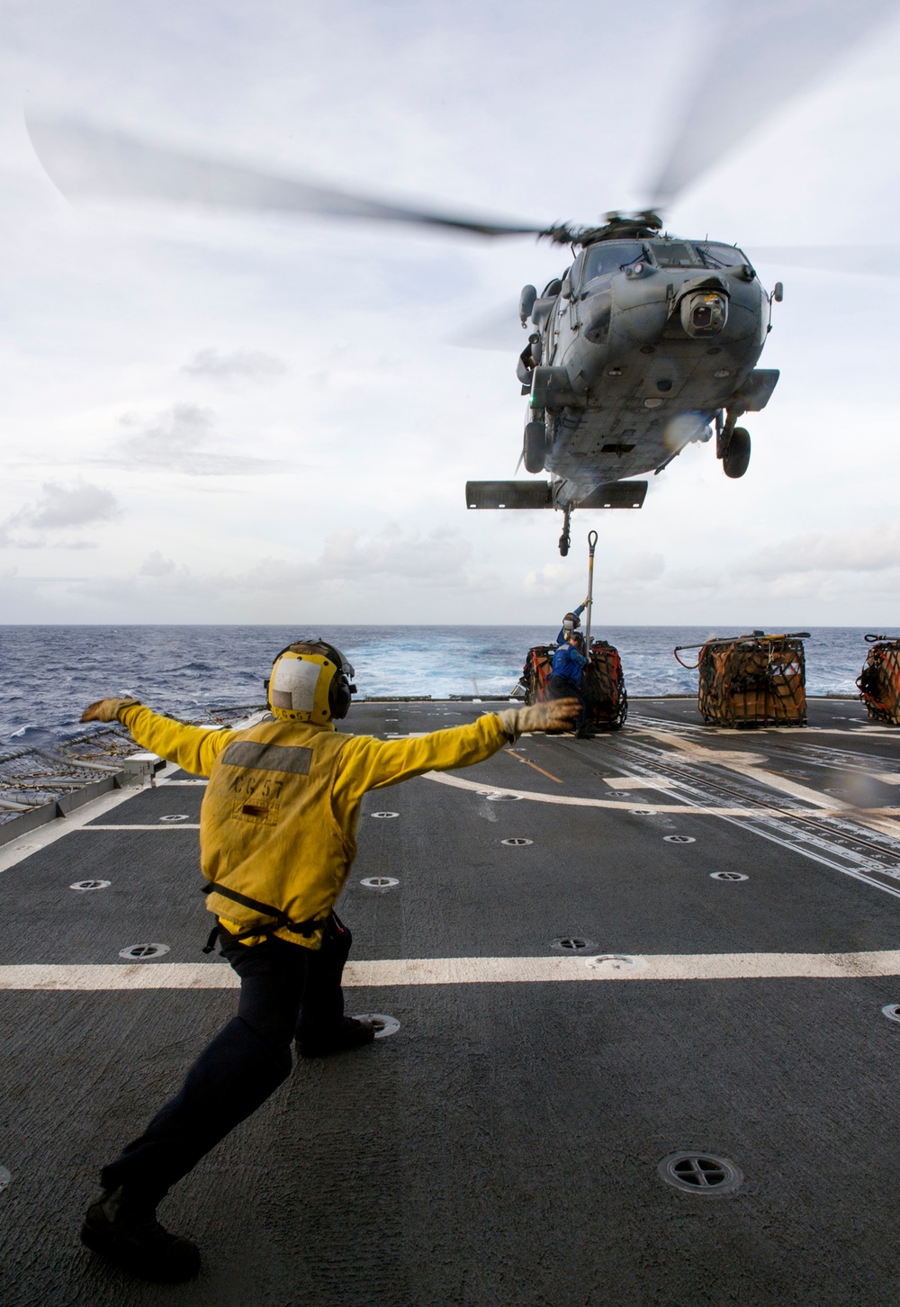 USS Lake Champlain (CG 57) Vertical Replenishment