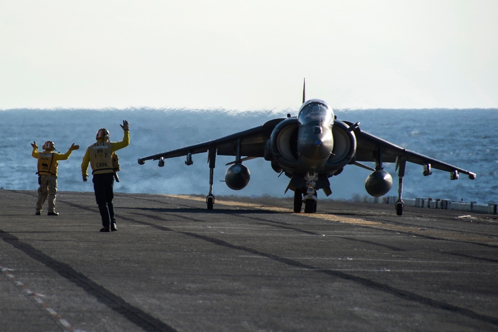 &quot;Tomcats&quot; Harriers land aboard USS Bonhomme Richard (LHD 6)