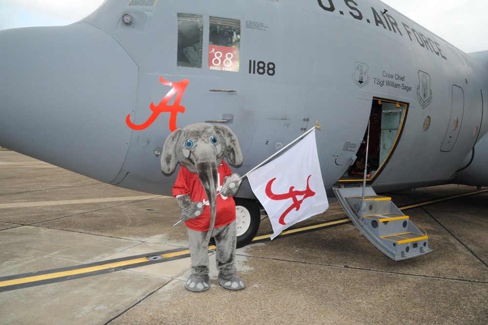Big Al helps 908th Transfer Heritage and Retire ‘Roll Tide'