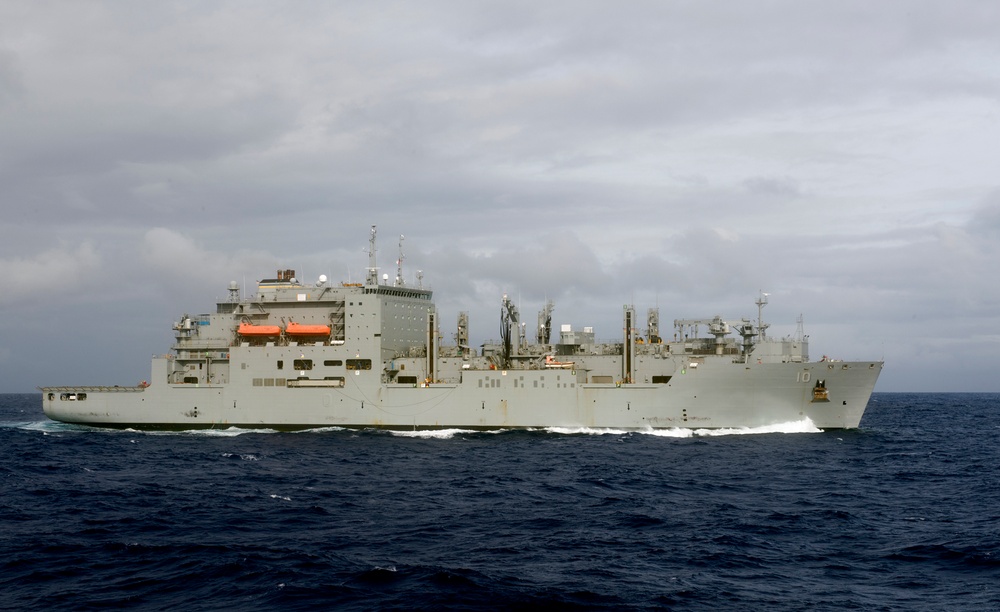 USS Lake Champlain (CG 57) Vertical Replenishment