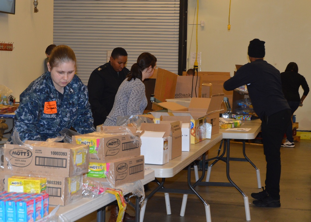 Naval Station Norfolk Junior Sailor Association (JSA) Volunteers at Local Food Bank