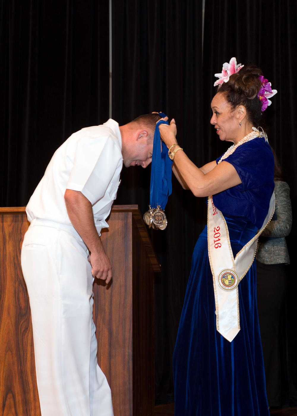 U.S. Navy Volunteers Receive Environmental Hero and Good Neighbor Awards in Honolulu