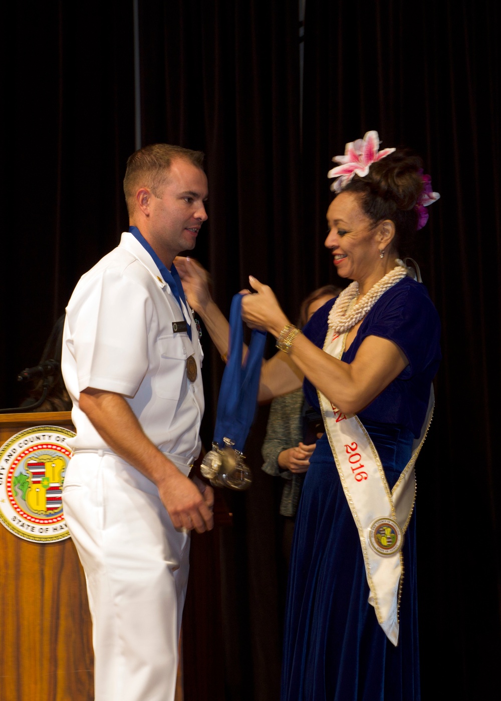 U.S. Navy Volunteers Receive Environmental Hero and Good Neighbor Awards in Honolulu