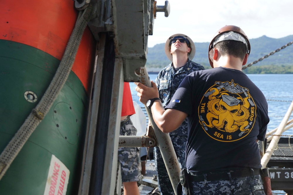 USS Chicago Sailors Raise an EXTORP during an Ordnance Transfer Feb. 10