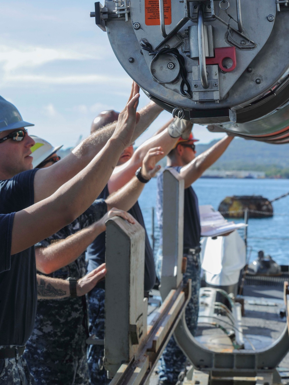 USS Chicago Sailors transfer an EXTORP to USS Emory S. Land Feb. 10