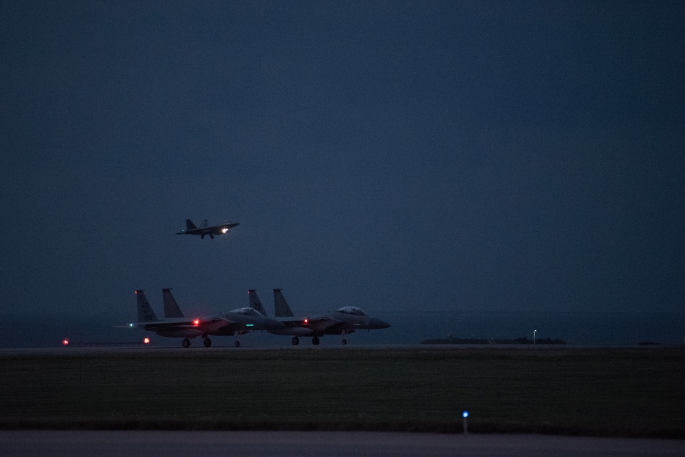 Raptors in the night: USAF F-22s travel to Australia for training