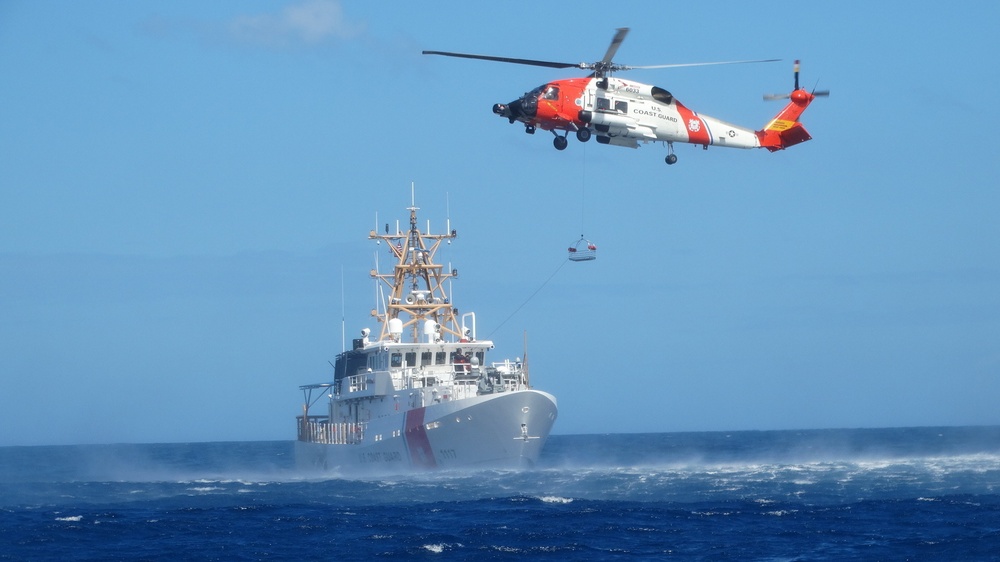 Coast Guard units conduct hoist training off Puerto Rico