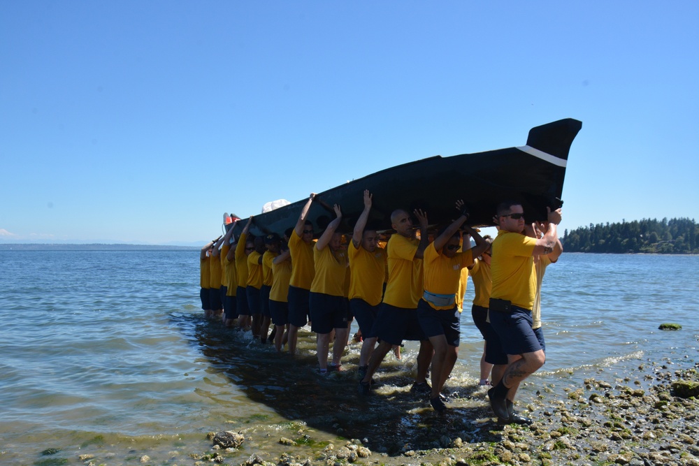 Sailors Assist Squamish Tribes in Annual event &quot;Paddle to Nisqually&quot;