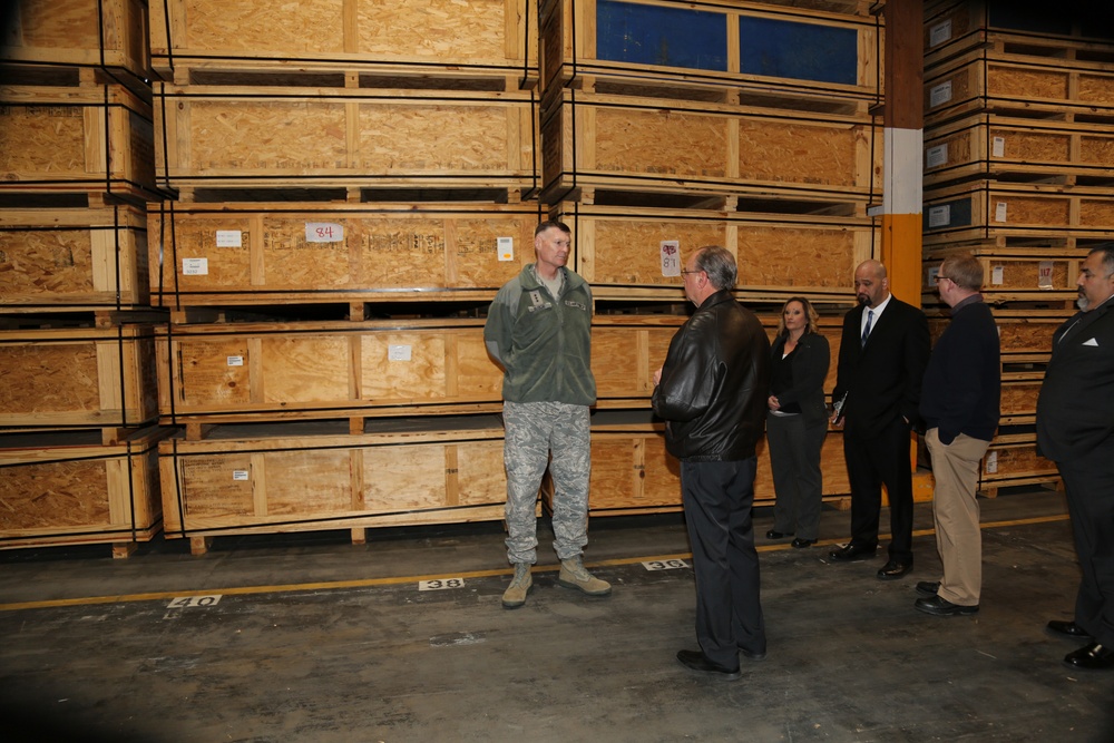 Defense Logistics Agency three star visits MCLB Barstow