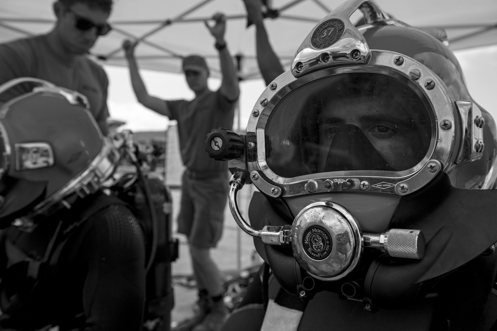 Underwater Contruction Team One Diver Training