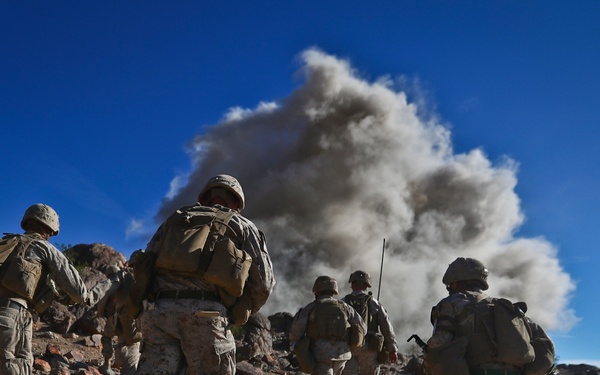 1st Battalion, 3rd Marines tear up Range 400