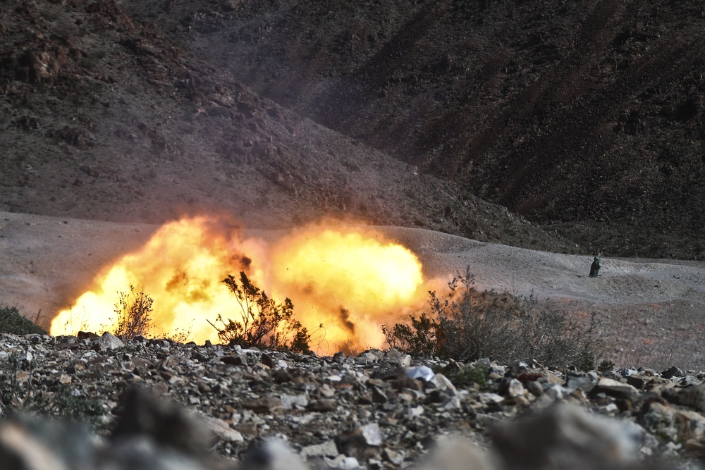 1st Battalion, 3rd Marines tear up Range 400