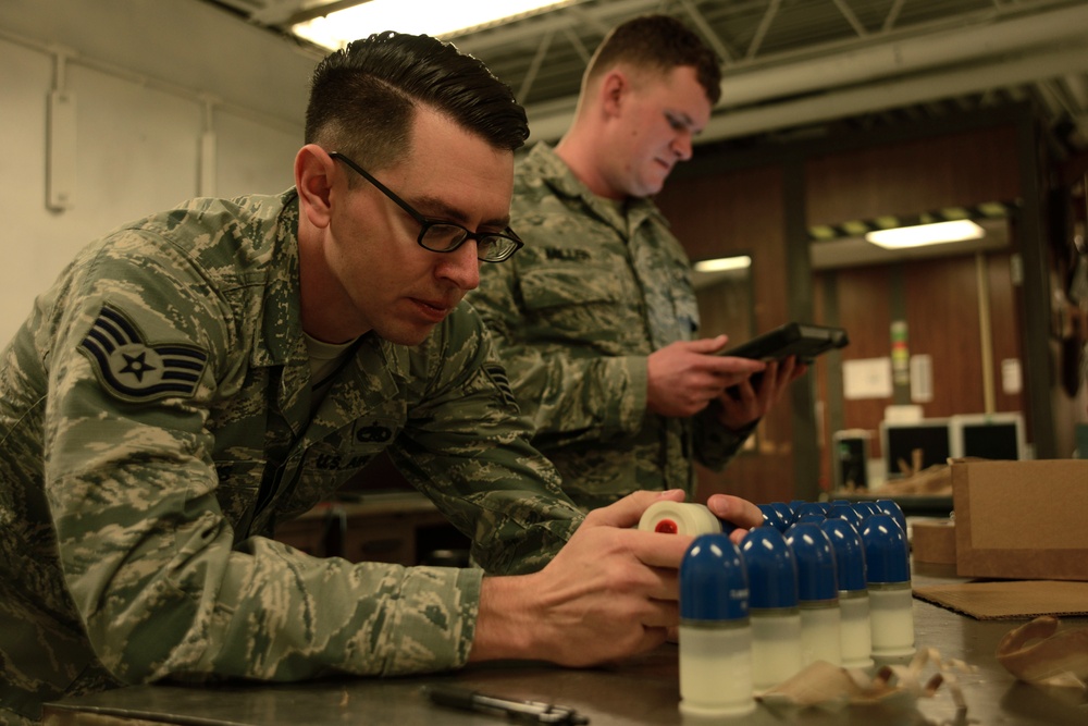 Inspectors pack munitions