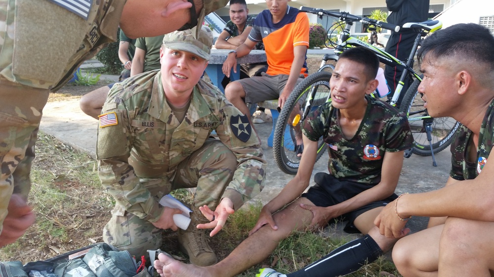 Army medics assist Thai soldier