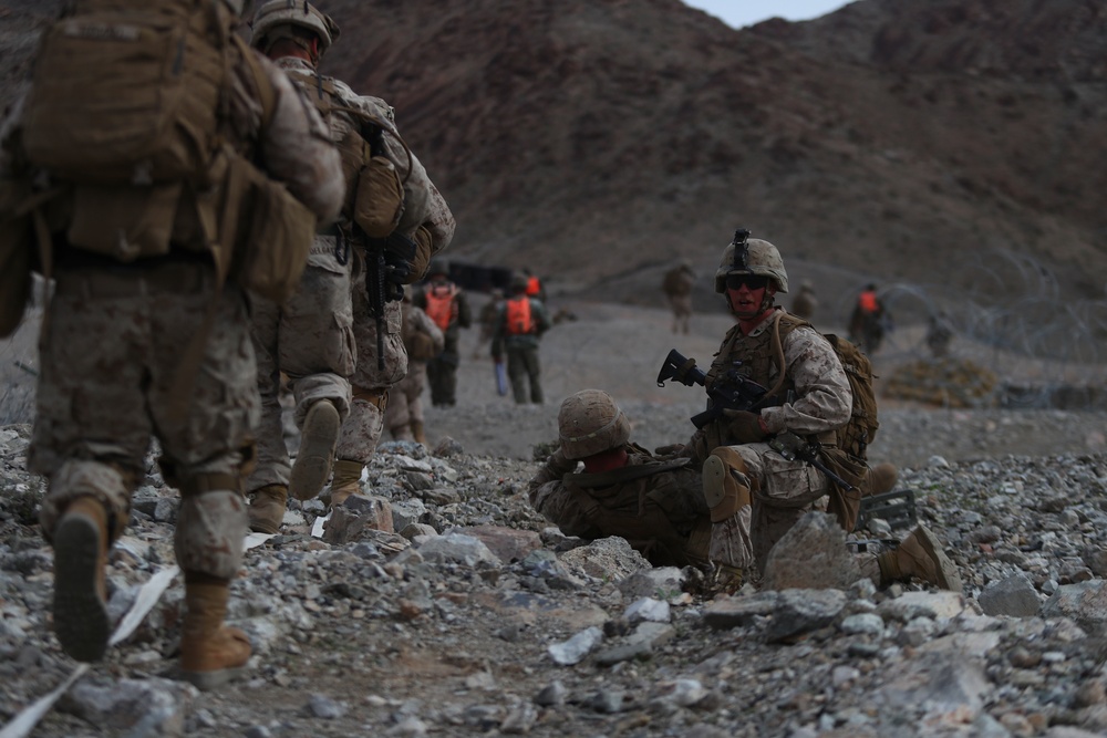 1st Battalion, 3rd Marines tear up Range 400