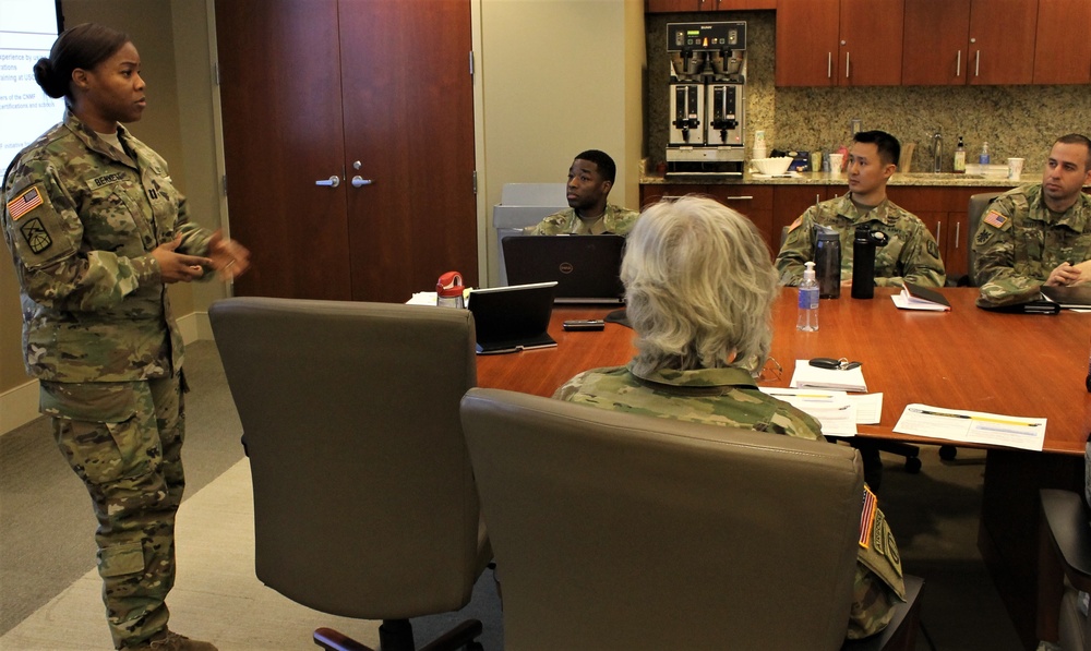 Army Reserve Cyber Soldiers receive readiness message from commanding general