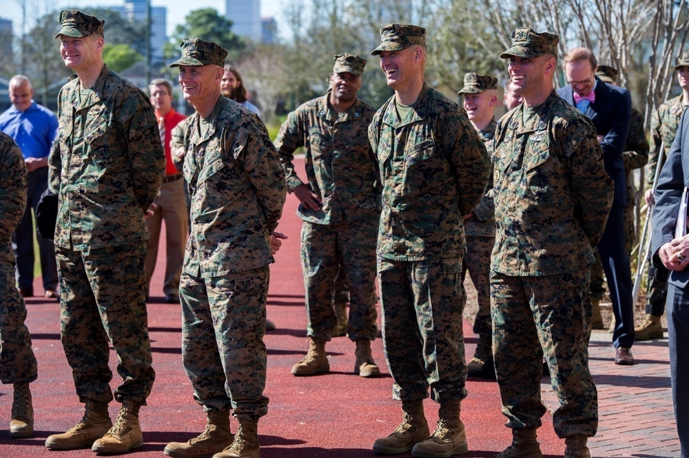 Commandant discusses his &quot;Seize the Initiative&quot; message with New Orleans-based Marines