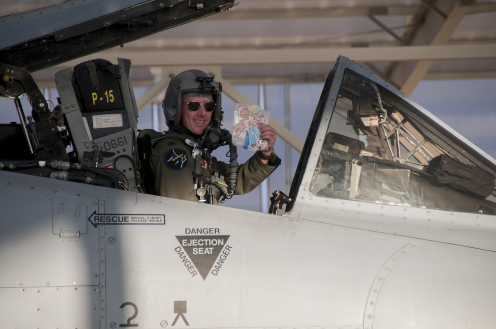 Flat Stanley rides along during A-10 training