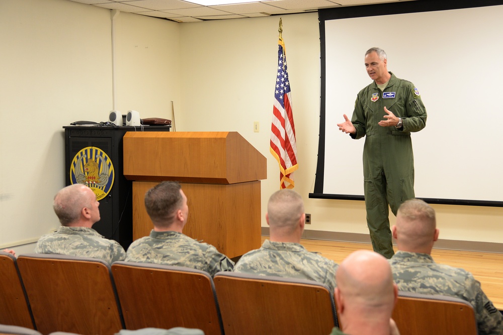1AF/CC visits New Jersey Air National Guard unit
