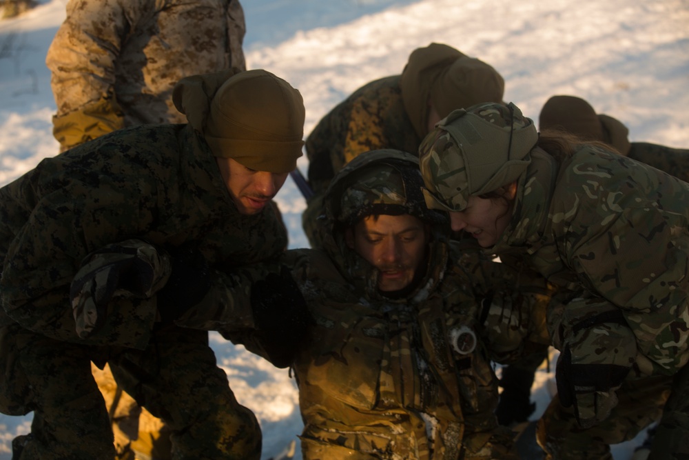 Marine Rotational Force 17.1 participates in avalanche training