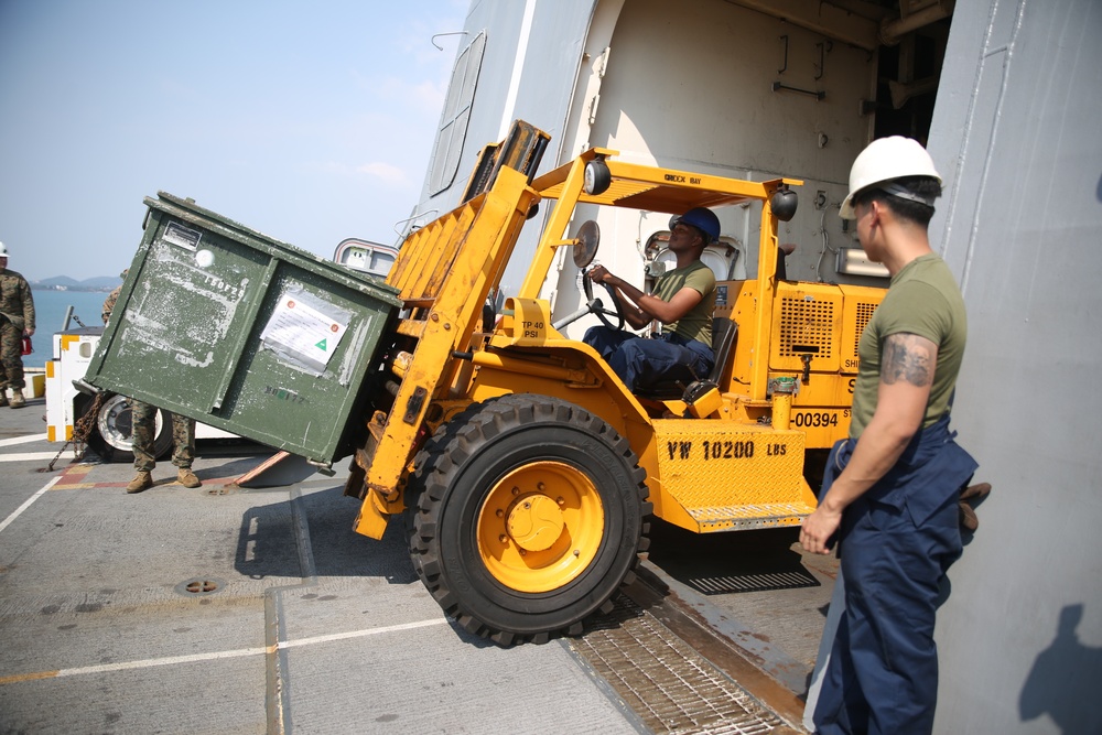 31st MEU disembarks for Cobra Gold 17