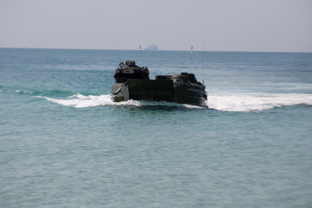 Thai, Republic of Korea and U.S. Marines demonstrate amphibious capabilities during exercise Cobra Gold