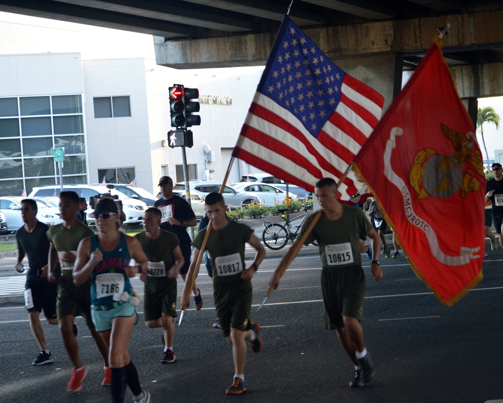 Service members dash through Great Aloha Run 2017