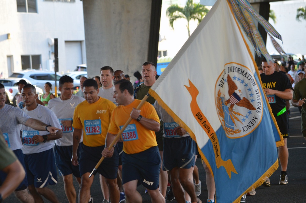 Service members dash through Great Aloha Run 2017