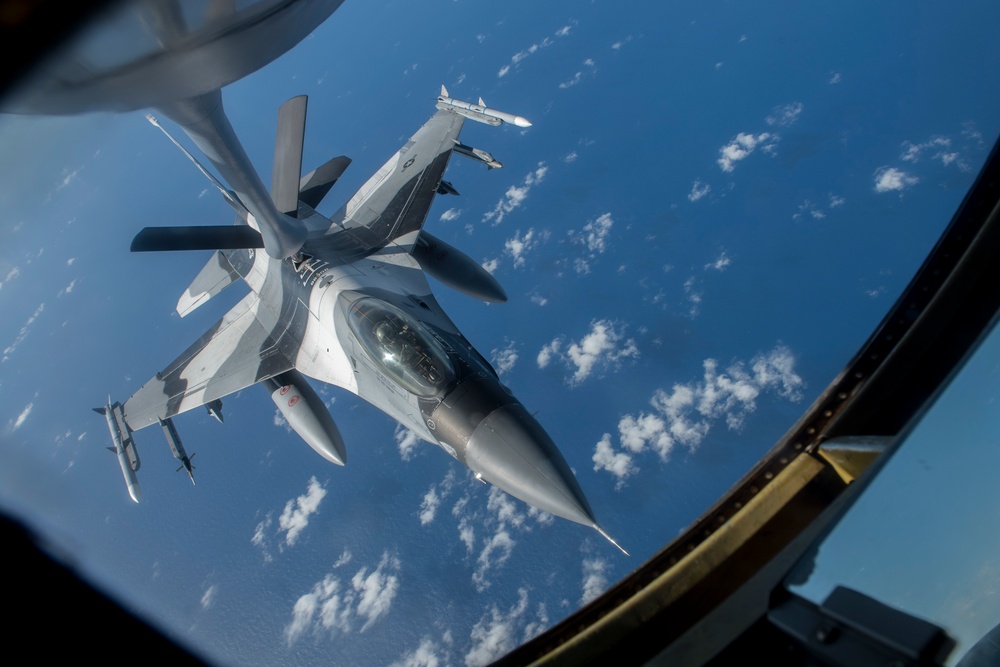 909th ARS refuels Cope North