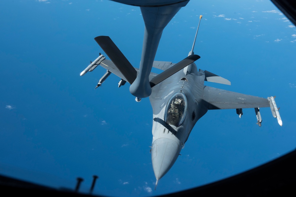 909th ARS refuels Cope North