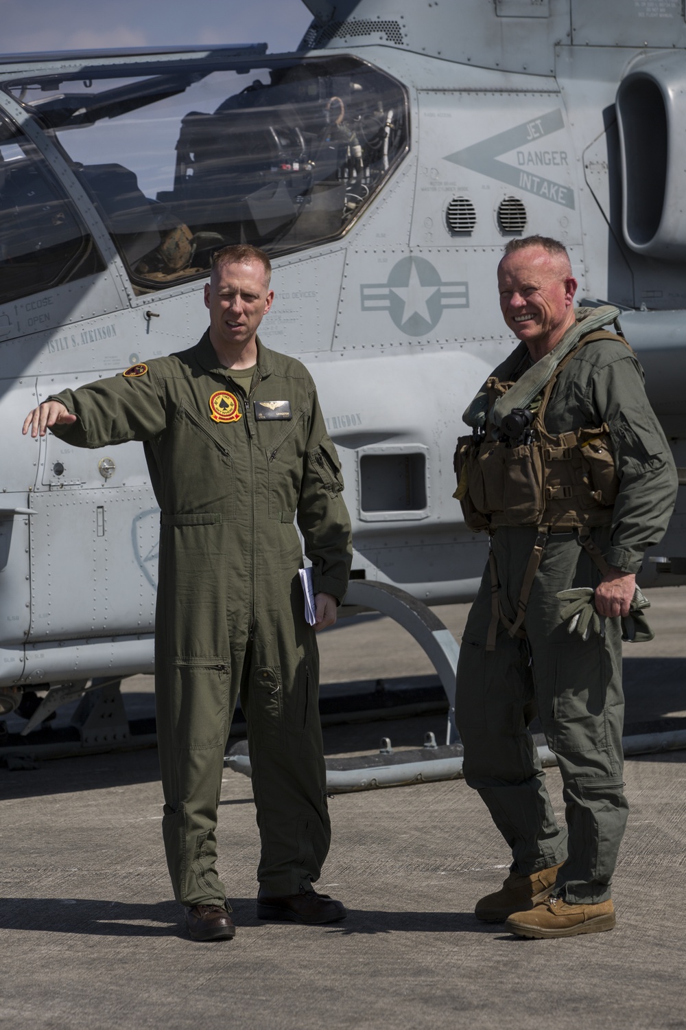 Lt. Gen. Nicholson Flies with HMLA-267
