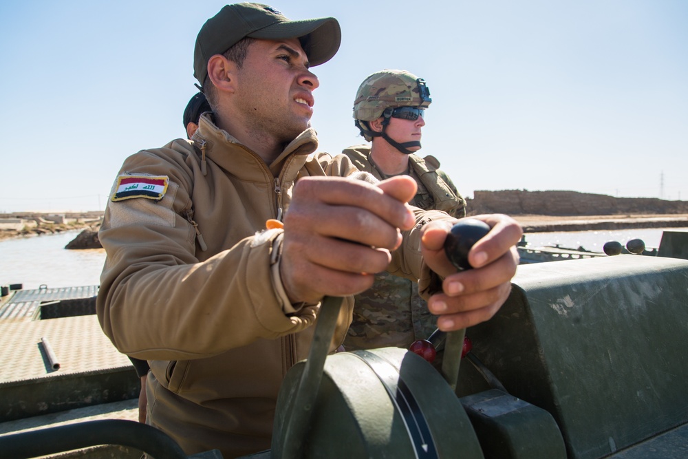 U.S. Soldiers train ISF engineers