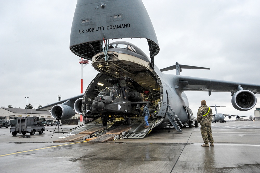 USAF supports Army helicopter delivery to Europe