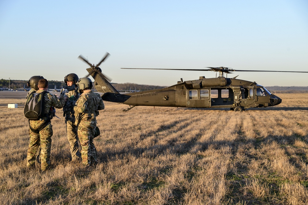 Arkansas National Guard conducts HALO training with S.E.R.E.
