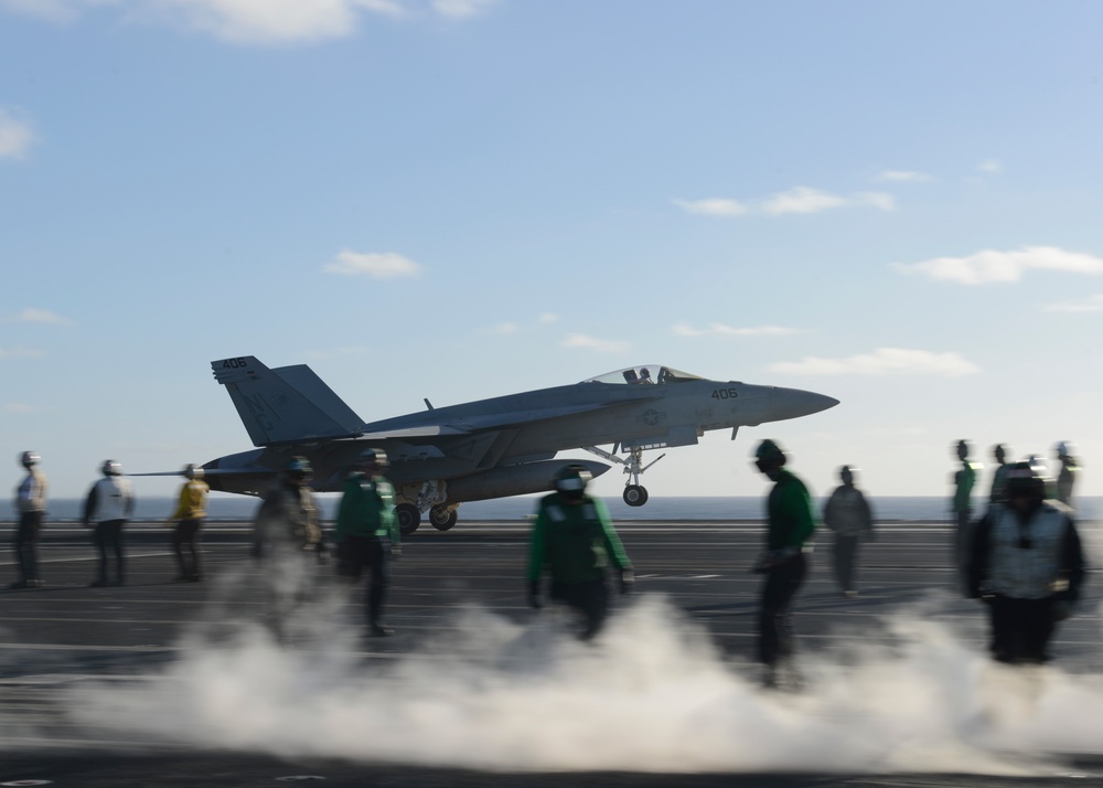 F/A-18E performs touch-and-go