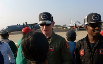 F-16 demonstrates performance at Aero India 2017