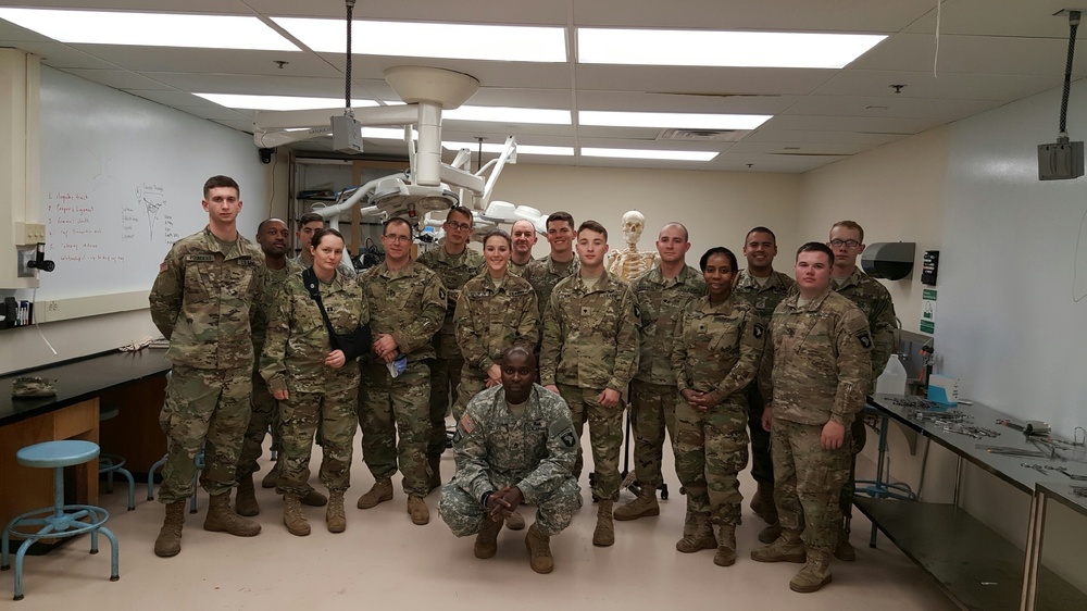 101st Soldiers take part in live tissue training at Vanderbilt University