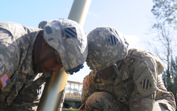 135th QM Fuelers set up Assault Hoseline System
