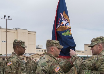 Incoming and Outgoing Commanders Pass Colors