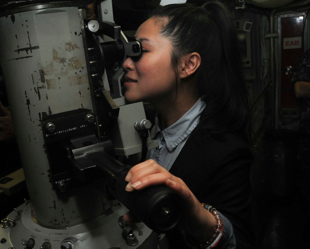STAFFDEL Member Looks Through USS Key West Periscope During Tour