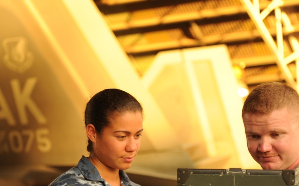 U.S., RAAF fighter squadron leaders discuss EAC joint training