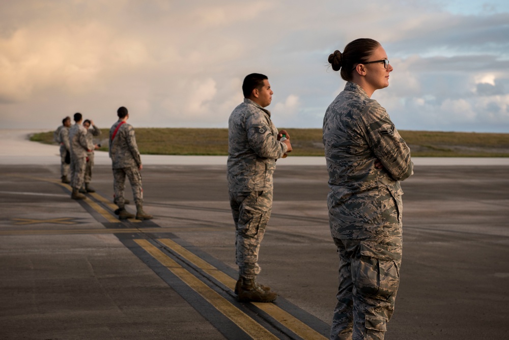 Weapons Airmen prep jets for combat
