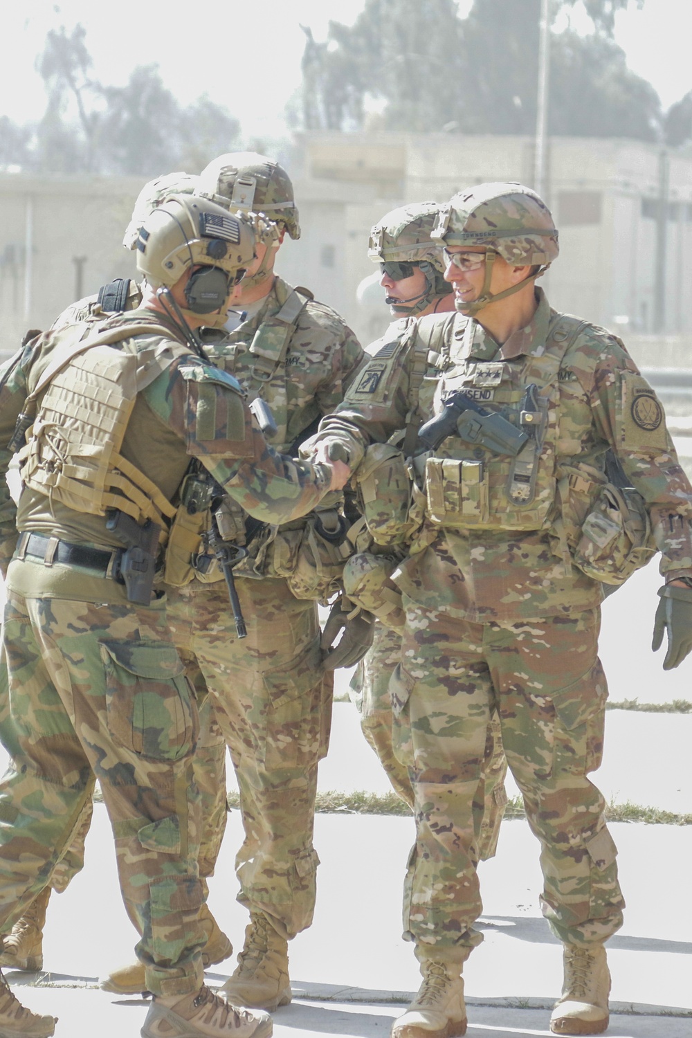 CJTF Commander visits Falcons in Hamam al-Alil