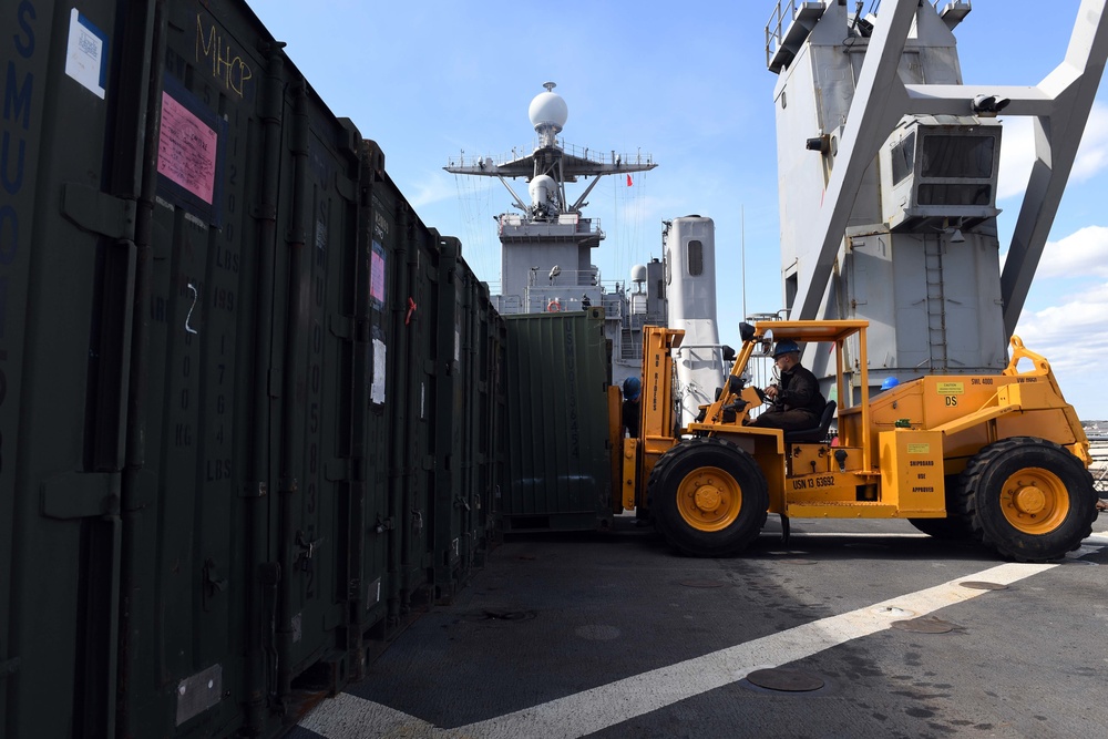 USS Carter Hall (LSD 50) conducts onload
