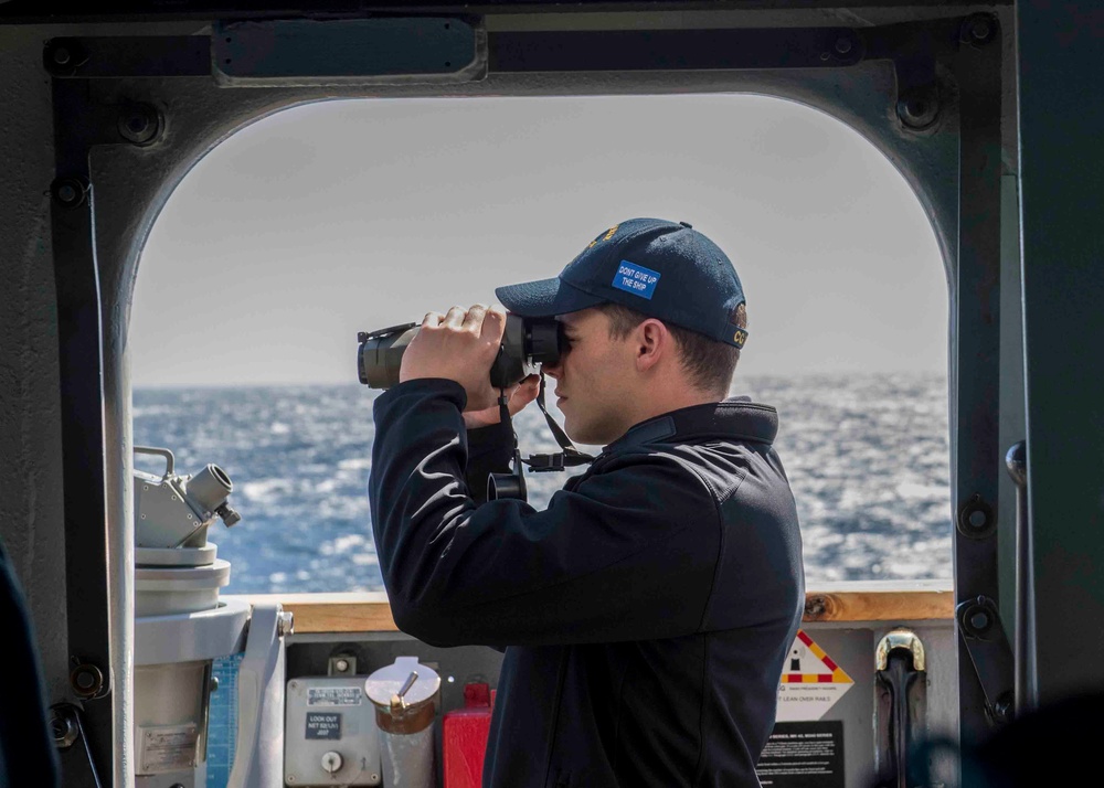 USS Lake Erie (CG 70) Conducts Replenishment-at-Sea