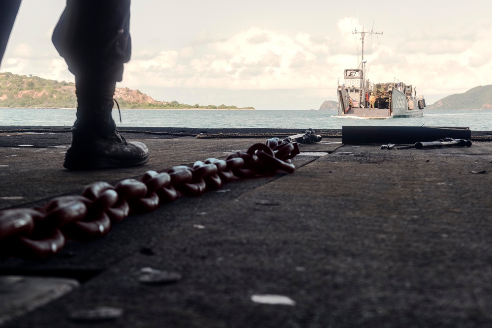 DVIDS - Images - USS Green Bay conducts stern gate marriage with LCU ...