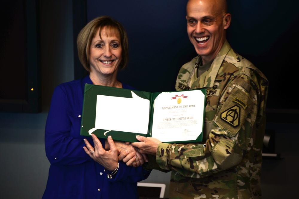 PEO IEW&amp;S Celebrates Career of Senior Program Analyst