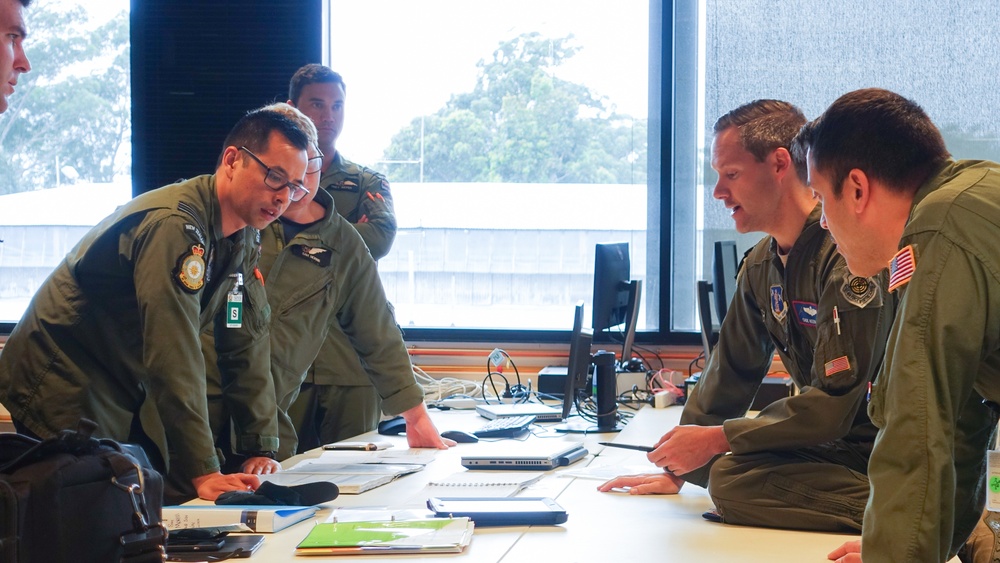 AATTC teaches airlifts tactics in Australia