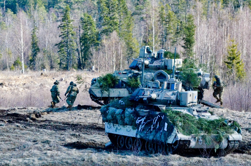 1-68 AR Soldiers team up with Estonian Defence Forces for Operation Golden Shovel